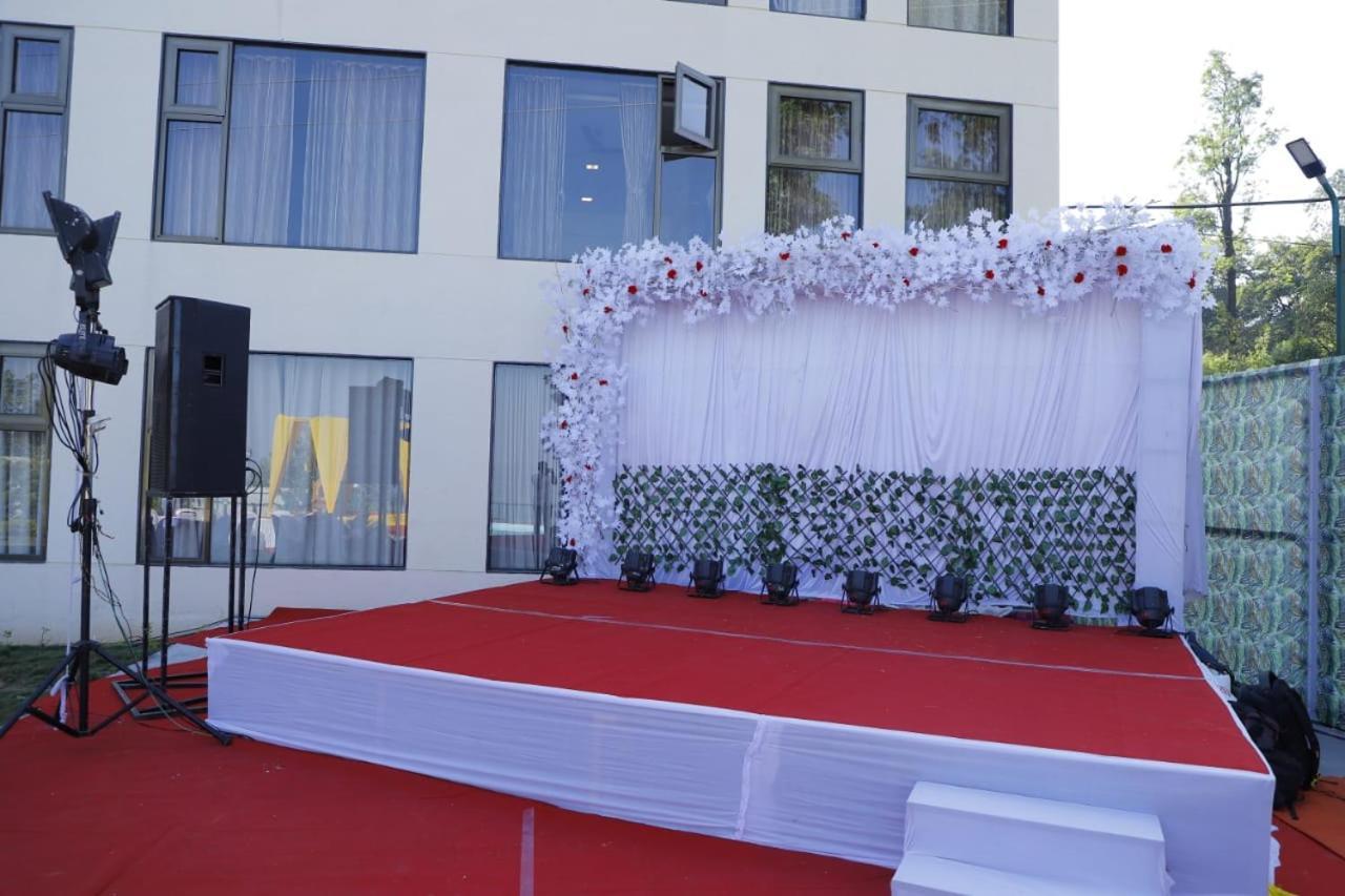 Royal Orbit Hotel Pancsgani Kültér fotó