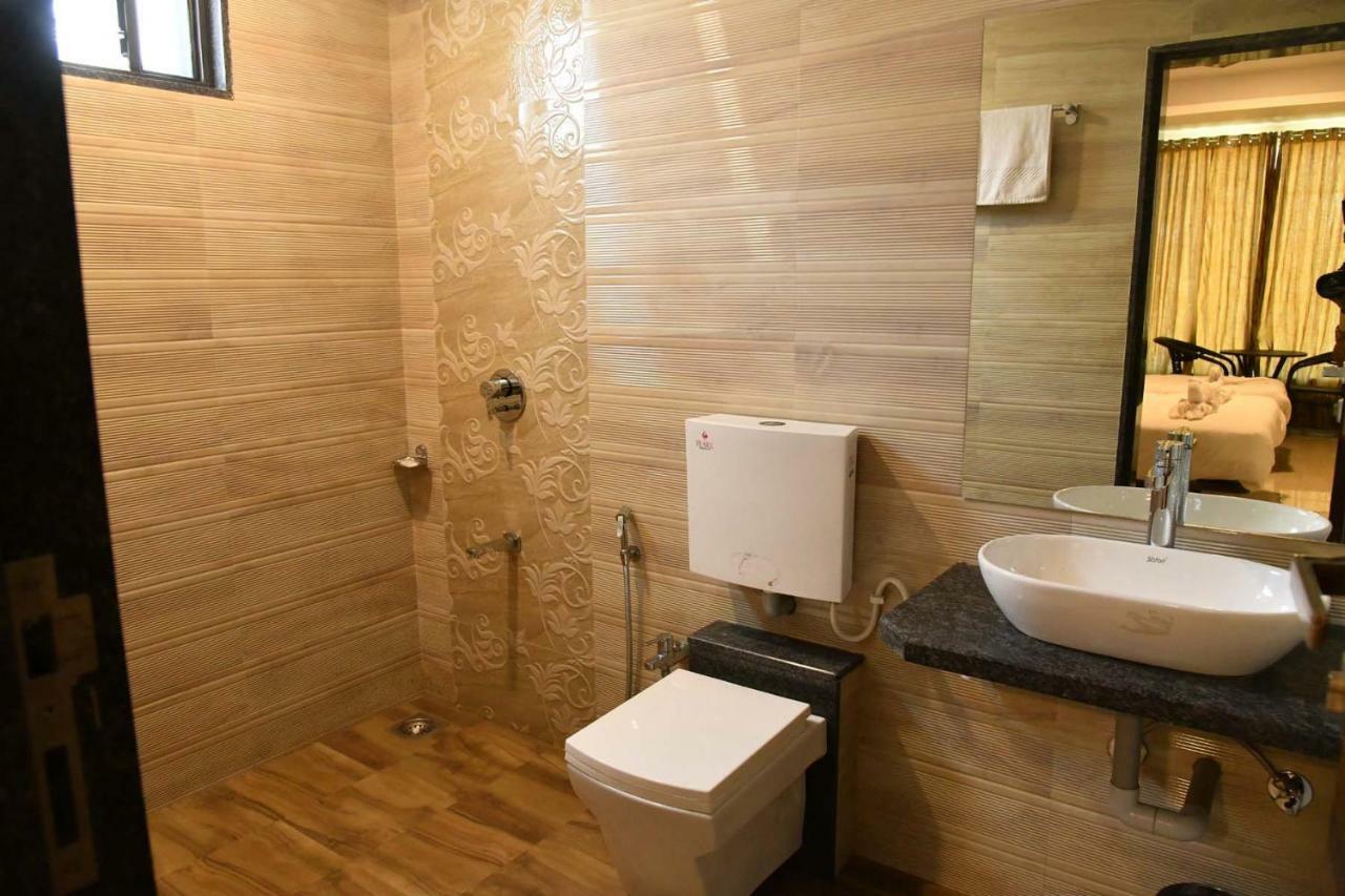 Royal Orbit Hotel Pancsgani Kültér fotó